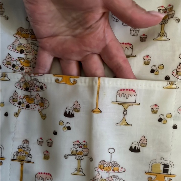 Chic Apron with Cake Print - Picture 4 of 6